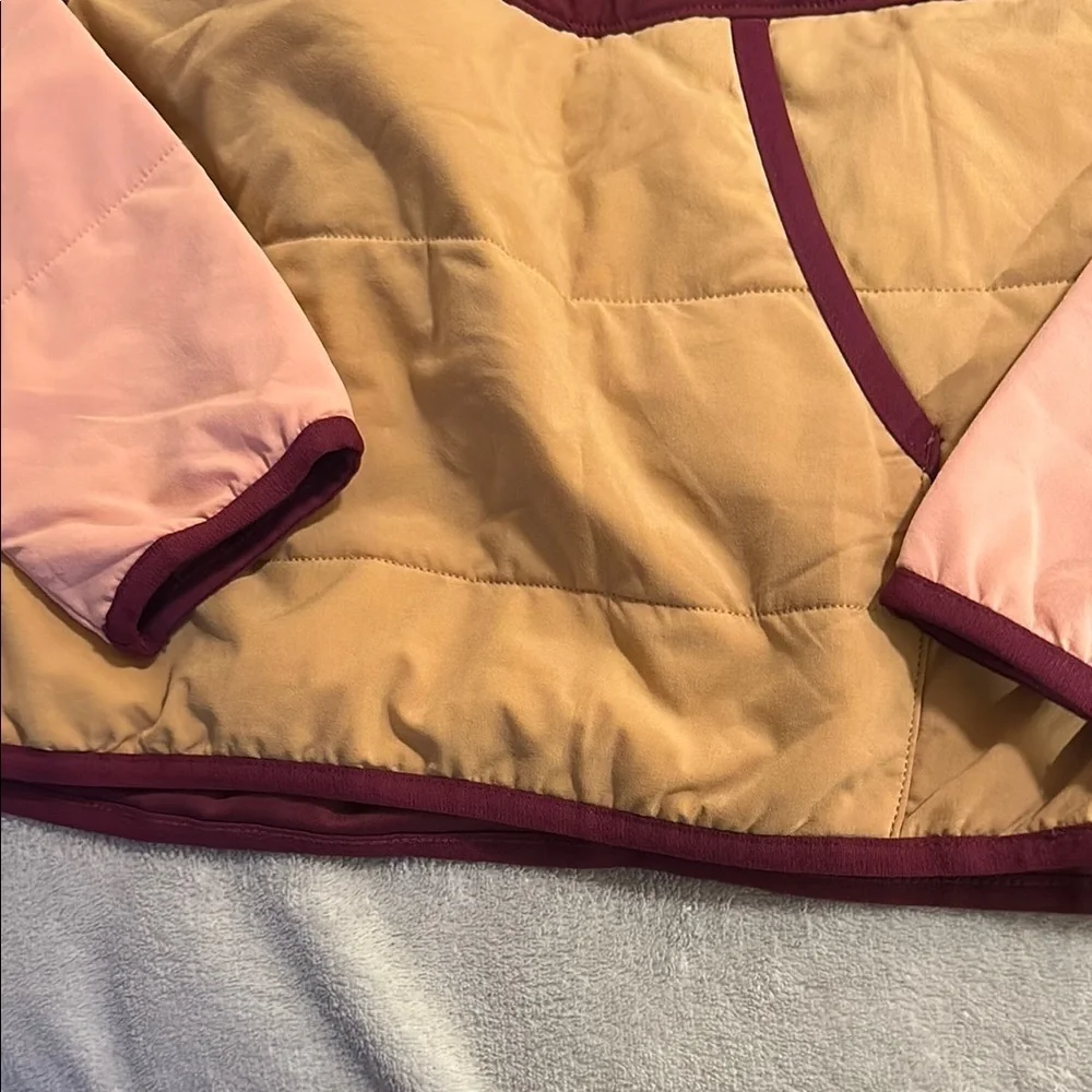The North Face Quilted Pullover Hoodie - Picture 6 of 9